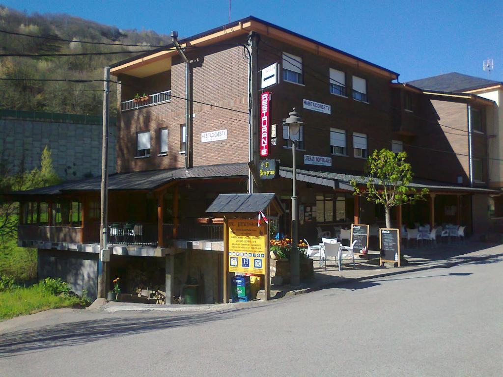 Hostal El Peregrino La Portela de Valcarce Exterior photo
